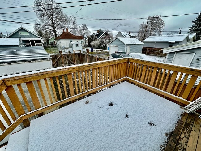 Building Photo - 507 E Glass Ave