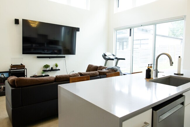 Building Photo - 507 S Park Dr