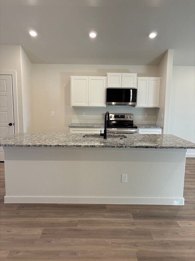 Building Photo - 2513 Is THE ONE for me!