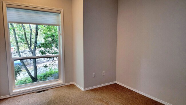 Building Photo - Beautiful Contemporary 3 bed/2ba home in M...