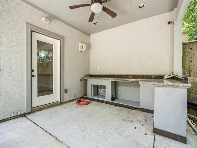 Building Photo - 4274 Childress St