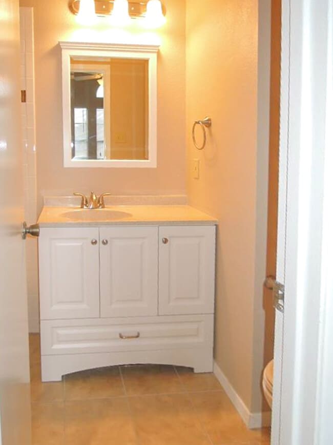 Building Photo - Bright & Spacious 2-Bedroom Condo in Gated...