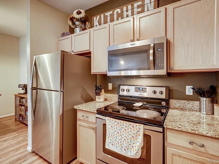 Kitchen - 2430 W 82nd Pl