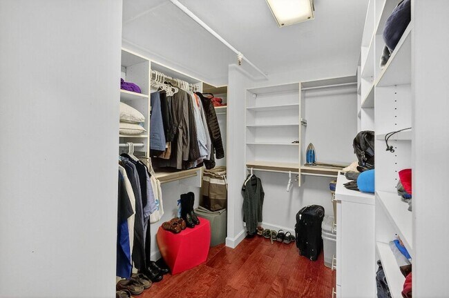 Building Photo - 2555 Collins Ave