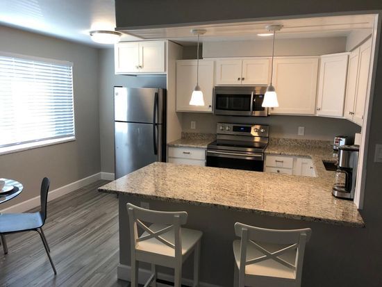 Open and bright floor plan - 1260 York St