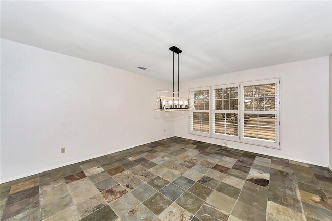 Building Photo - 26 Bounty Rd E