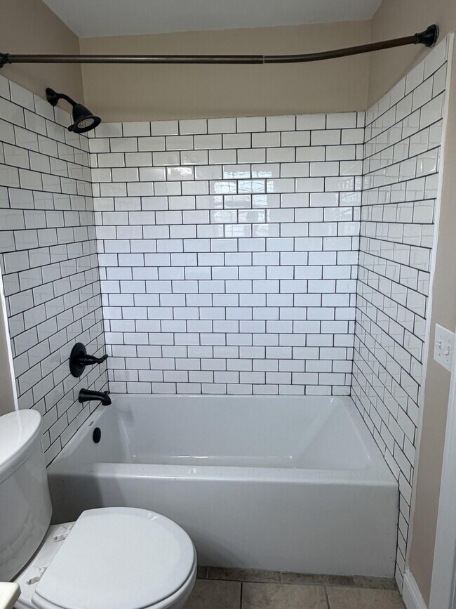 Building Photo - 110 Pineur Rd