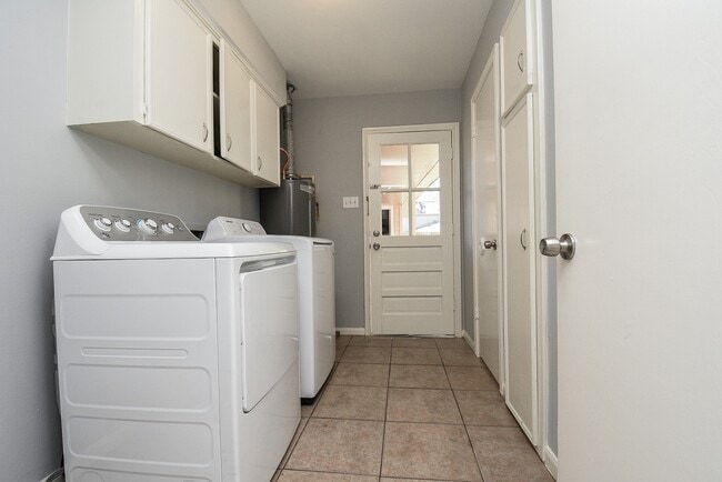 Building Photo - 4811 Shatner Dr