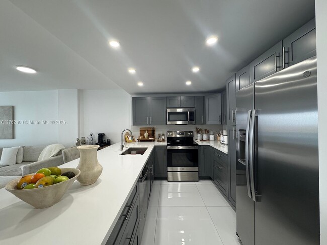 Building Photo - 3800 S Ocean Dr