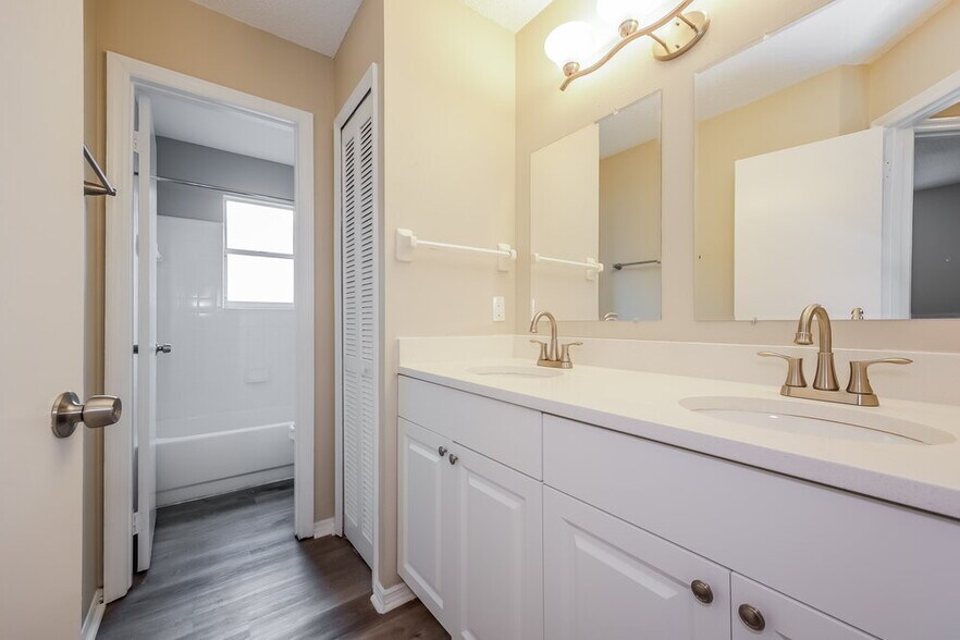 Building Photo - 2032 Tropic Bay Ct