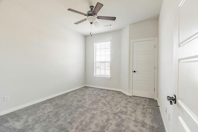 Building Photo - 805 Carlock Dr