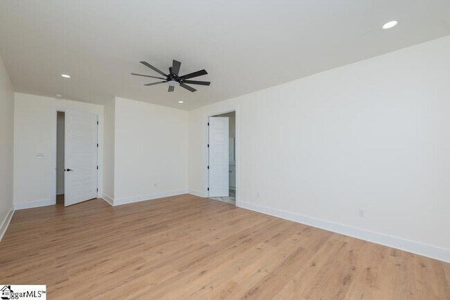 Building Photo - 105 Horseshoe Bend Rd