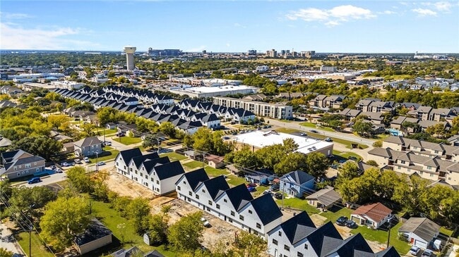 Primary Photo - 240 Richards St