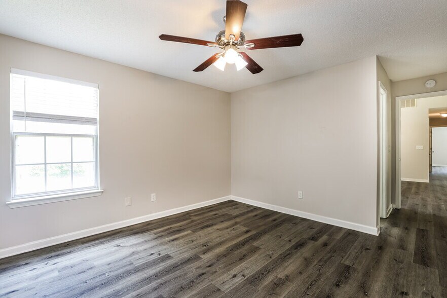 Building Photo - 1310 Waterton Trail