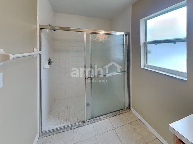 Building Photo - 12131 Woodglen Cir