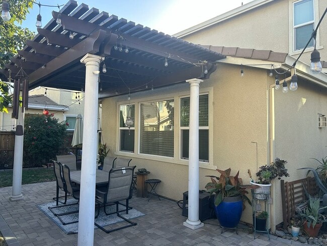 Building Photo - 18076 Calaveras Dr