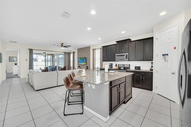 Building Photo - 9009 Egret Mls Ter