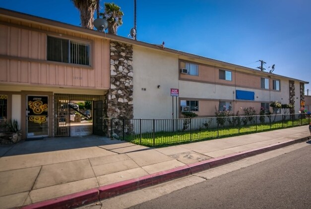 Building Photo - Ramona Apartments