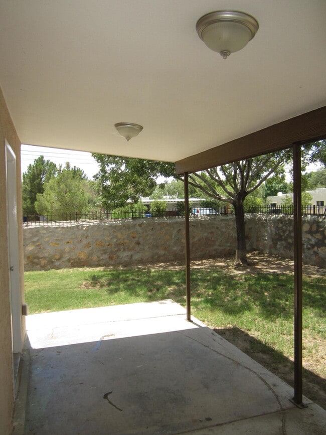 Building Photo - 215 Mulberry Ave