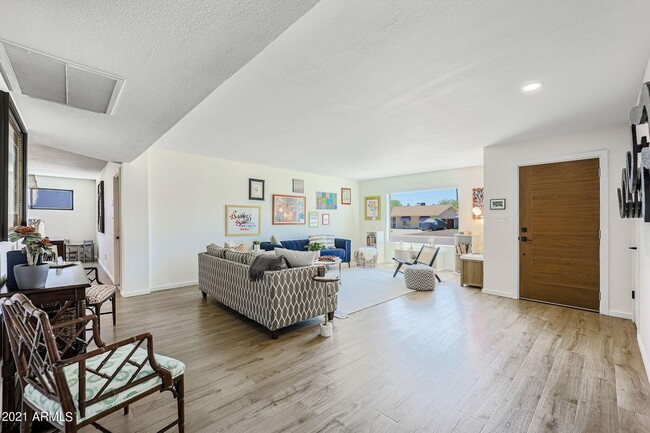 Building Photo - 8133 N 16th Dr