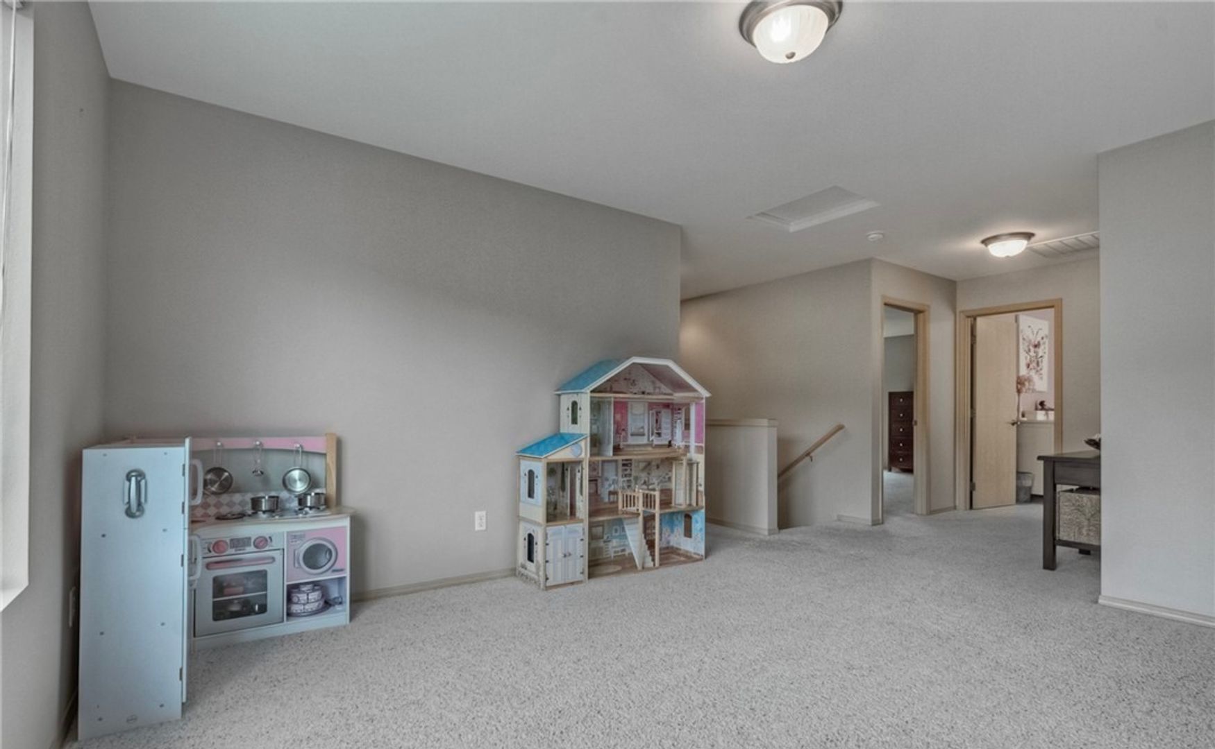 Building Photo - Beautiful Renton Home with A/C Available from now to 5/4/26