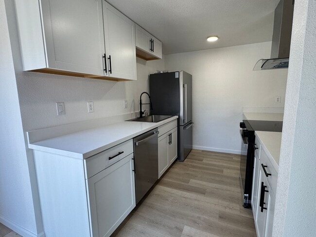 Building Photo - Completely Remodeled Three Bed, Two Bath D...