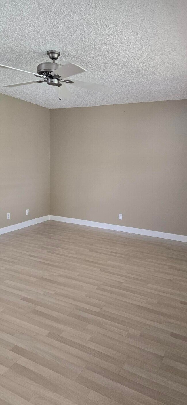 Building Photo - 752 Normandy Trail