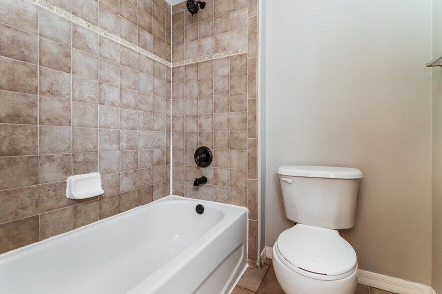 Building Photo - 1422 Kaffir Lily Ct