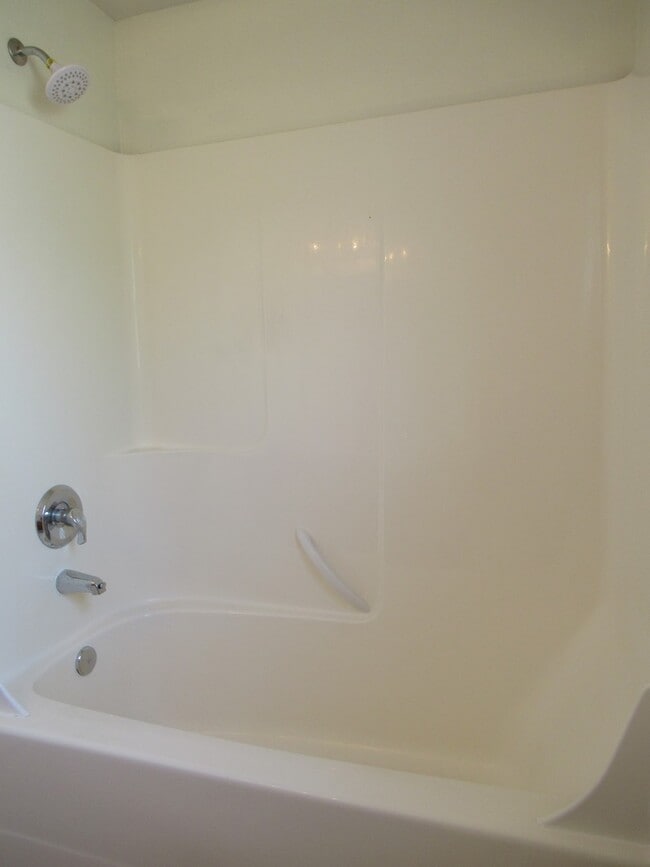 Building Photo - Three Bedroom Home in Independence