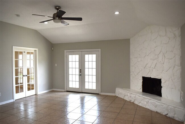 Building Photo - 18007 Forest Cedars Dr