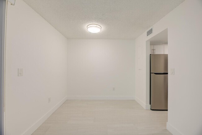 Building Photo - 2100 Brickell Ave