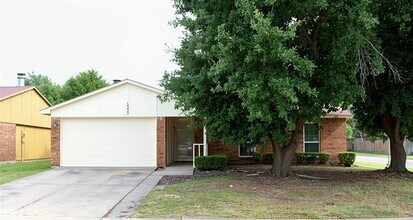 Building Photo - 1533 Santa Fe Trail