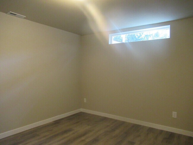 Building Photo - Updated 3 bedroom, 1.75 bath rambler in Covington