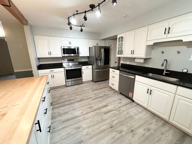 Building Photo - 5109 Coachman Rd