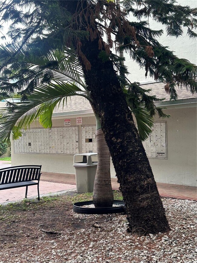 Building Photo - 10090 NW 80th Ct