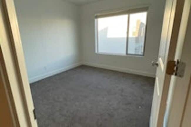 Building Photo - Stunning 3-Bedroom Home in St. George – $2,650/month (Beautiful Views!)
