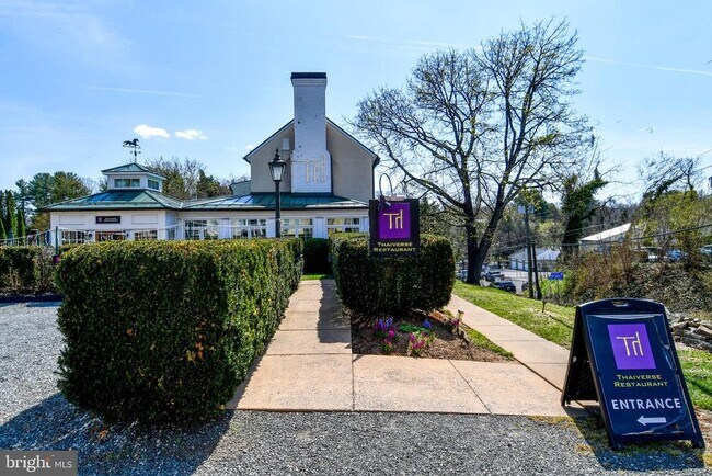 Building Photo - 17 S Madison St