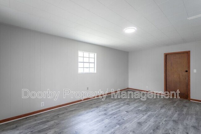 Building Photo - 186 Greens Lake Cir