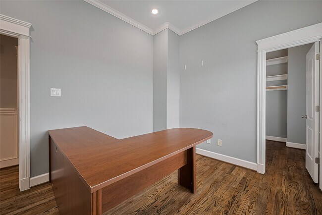Building Photo - 2106-Bidwel1 Drive