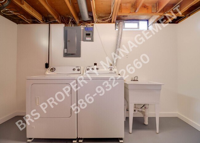 Building Photo - Charming 3 Bedroom 1.5 Bathroom Ranch.