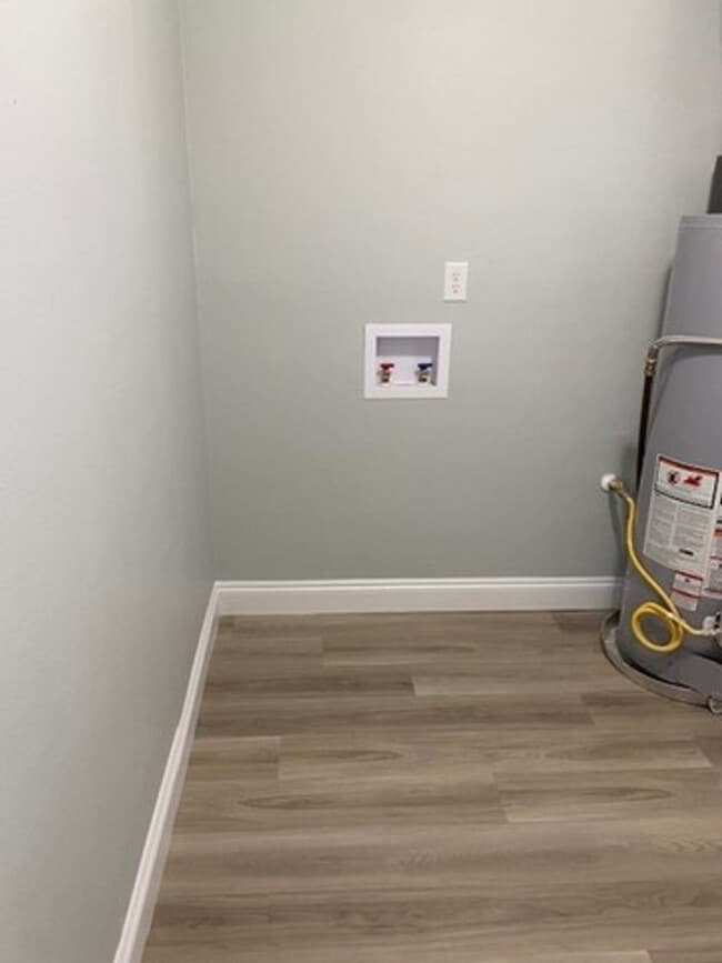 Building Photo - UPDATED 3B/1.5B Home in the Heart of Ft. Walton Beach