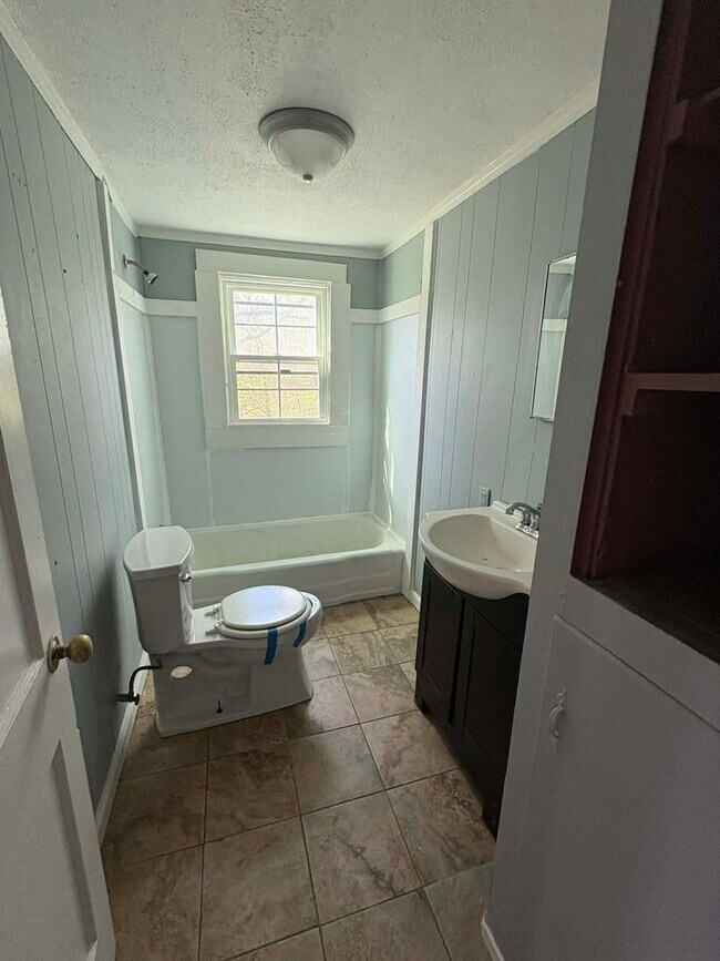 Building Photo - 205 - 205A