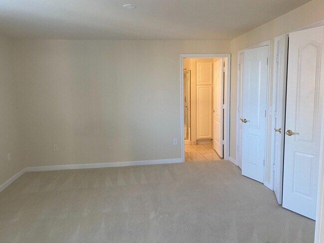 Building Photo - 901 N Monroe St