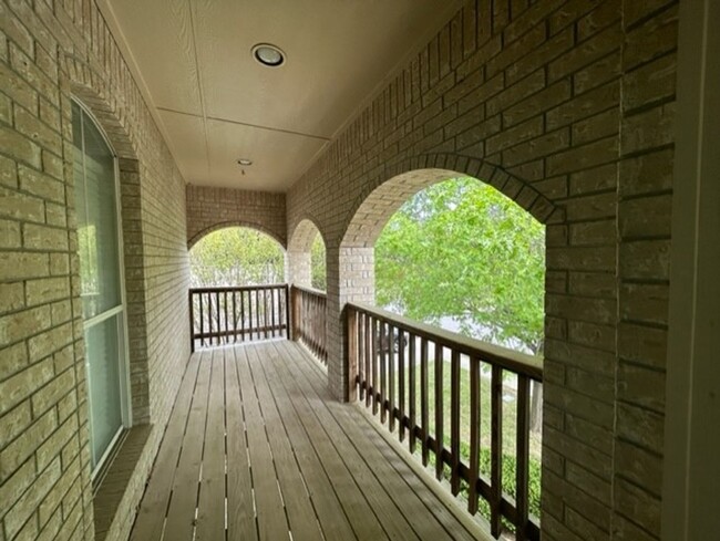 Building Photo - $350 OFF FIRST MONTH'S RENT IF YOU MOVE IN...