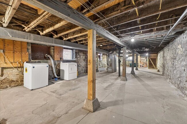Building Photo - 4252 Castleman Ave