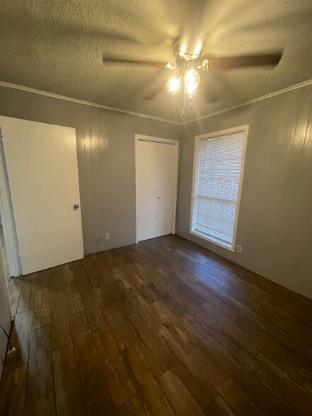 Building Photo - 302 Paula Dr