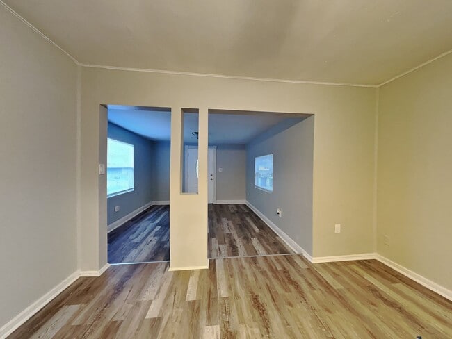 Building Photo - Charming 3 Bed Home with Fenced Yard in Tampa, FL