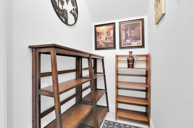 Building Photo - 10703 Versailles Blvd