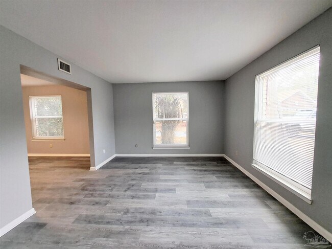 Building Photo - 7819 Hearthstone Cir