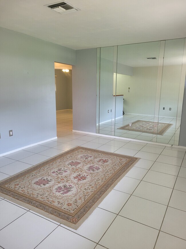 Building Photo - 1829 Towhee Ln